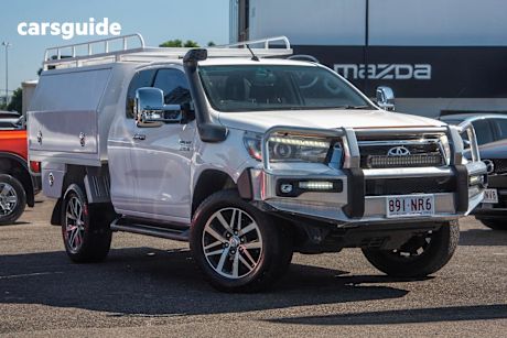 White 2019 Toyota Hilux Ute Tray SR5 4X4
