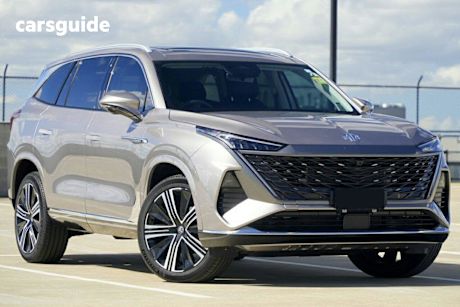 Silver 2025 MG Qs SUV ESSENCE 4X4