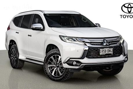 White 2016 Mitsubishi Pajero Sport SUV EXCEED 4X4