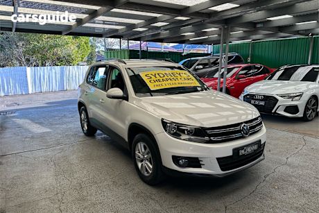 White 2011 Volkswagen Tiguan SUV 132TSI 4WD