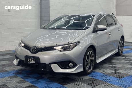 Silver 2016 Toyota Corolla Hatchback Zr