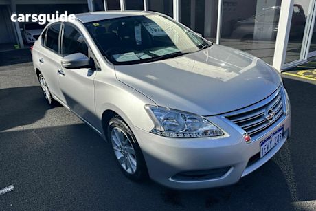 Silver 2015 Nissan Pulsar Sedan St