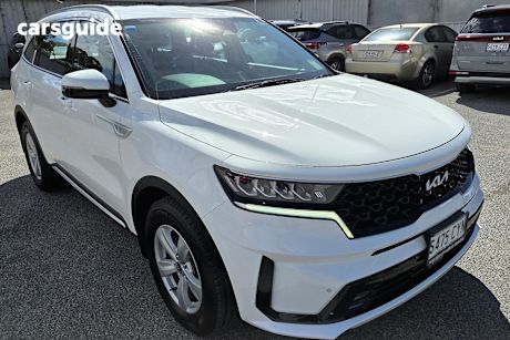 White 2023 Kia Sorento SUV S 4X4