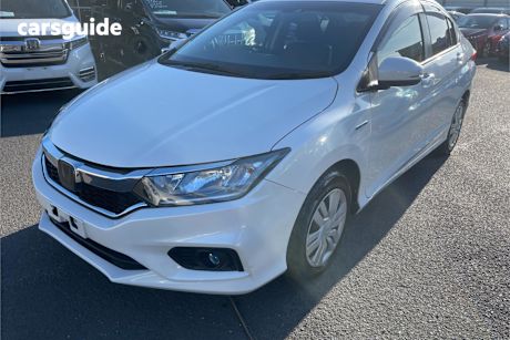White 2019 Honda Grace Sedan HYBRID