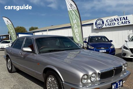 Silver 2000 Jaguar XJ8 Saloon 3.2