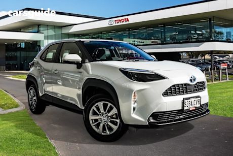 White 2023 Toyota Yaris Cross SUV GX F