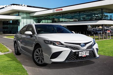 White 2019 Toyota Camry Sedan ASCENT SPORT F