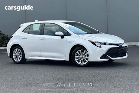 White 2024 Toyota Corolla Hatch ASCENT SPORT HYBRID F