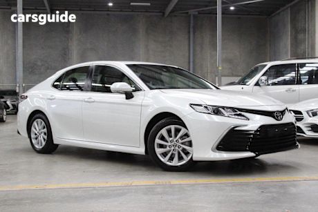 White 2022 Toyota Camry Sedan Ascent + Sat Nav