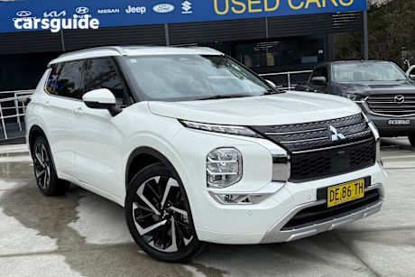 White 2022 Mitsubishi Outlander SUV EXCEED 4X4