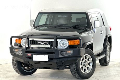 White 2013 Toyota FJ Cruiser Wagon
