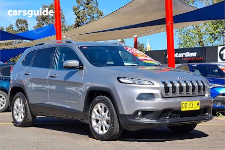 Silver 2014 Jeep Cherokee SUV LONGITUDE 4X4