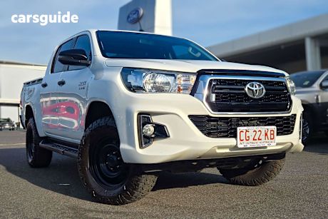 White 2018 Toyota Hilux Ute Tray SR 4X4