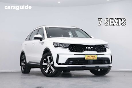 White 2023 Kia Sorento SUV S 4X4