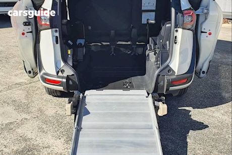 White 2020 Toyota Sienta SUV NSP172
