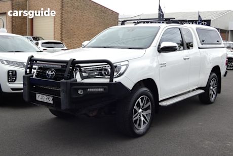 White 2019 Toyota Hilux X Cab Pickup Sr5 (4X4)