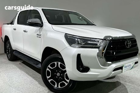 White 2022 Toyota Hilux Ute Tray SR5 4X4
