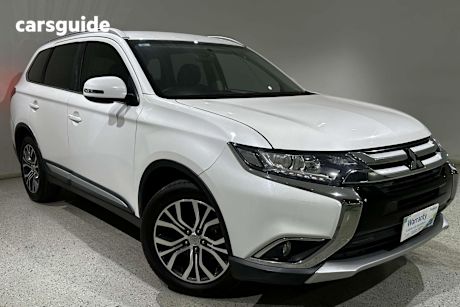 White 2016 Mitsubishi Outlander SUV LS F