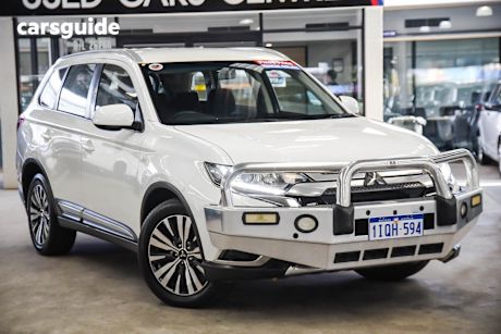 White 2018 Mitsubishi Outlander SUV ES 4X4