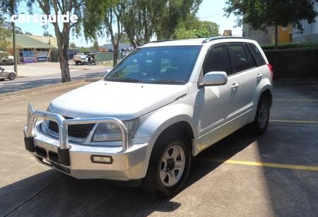 White 2010 Suzuki Grand Vitara SUV 4X4