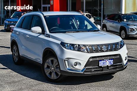 White 2024 Suzuki Vitara SUV TURBO F