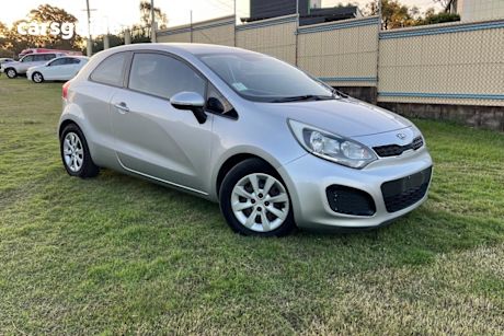 Silver 2012 Kia RIO Hatch S F