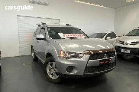 Silver 2009 Mitsubishi Outlander SUV LS