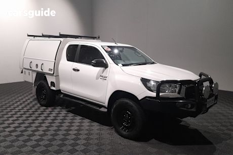 White 2019 Toyota Hilux Cab Chassis Sr (4X4)