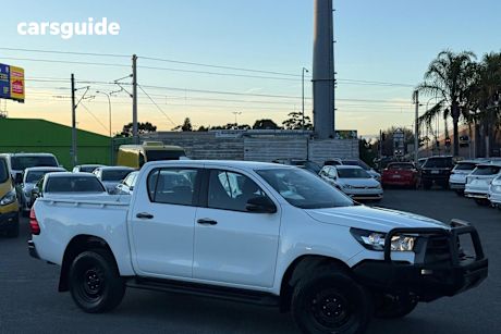 White 2022 Toyota Hilux Double Cab Pick Up Sr (4X4)