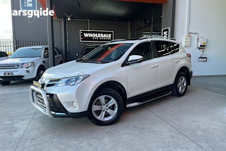 White 2013 Toyota RAV4 Wagon Cruiser (4X4)