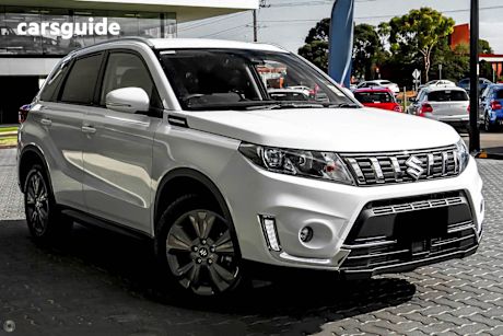 White 2024 Suzuki Vitara Wagon Turbo