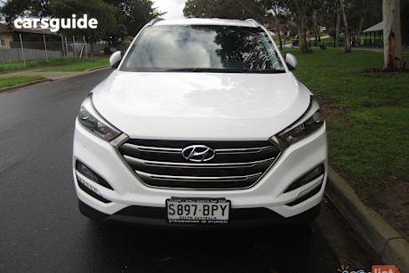 White 2017 Hyundai Tucson SUV
