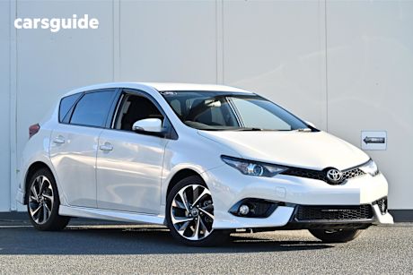 White 2016 Toyota Corolla Hatch SX F