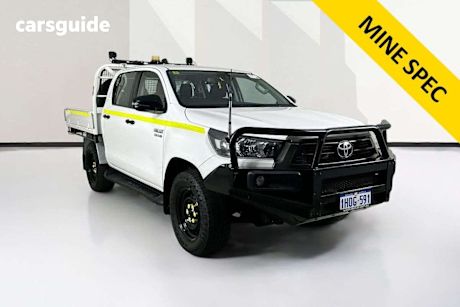 White 2022 Toyota Hilux Double Cab Chassis Sr (4X4)