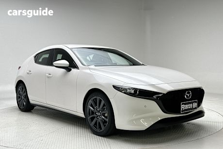 White 2022 Mazda Mazda3 Hatch G20 EVOLVE F