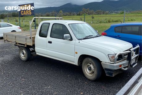 White 2005 Toyota Hilux Ute Tray