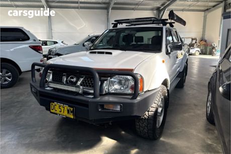 White 2014 Nissan Navara Dual Cab Pick-up St-R (4X4)