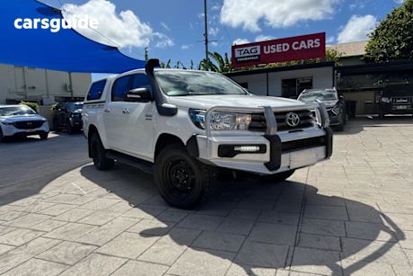 White 2017 Toyota Hilux Ute Tray SR 4X4