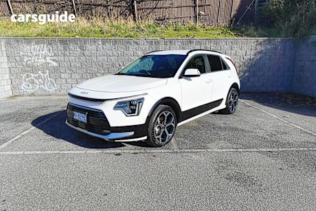 White 2024 Kia Niro Wagon Hev Gt-Line Body C Pill (Hyb)