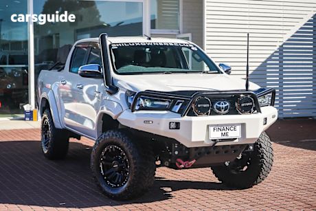White 2021 Toyota Hilux Double Cab Pick Up Sr5 (4X4)