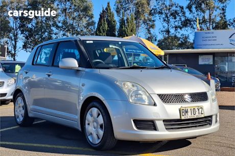 Silver 2009 Suzuki Swift Hatchback