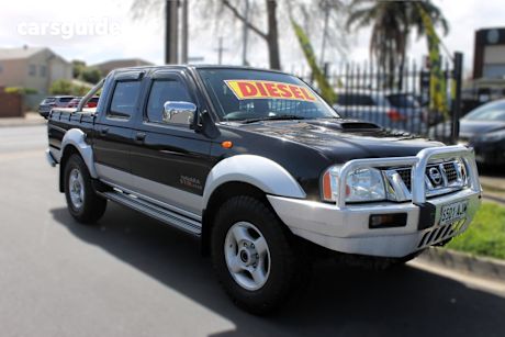 Black 2010 Nissan Navara Ute Tray ST-R 4X4