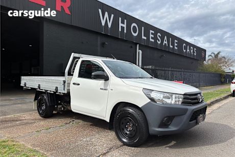 White 2018 Toyota Hilux Ute Tray WORKMATE R