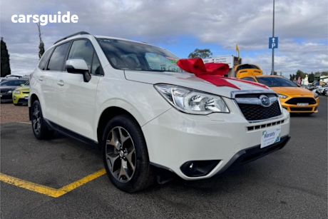 White 2015 Subaru Forester SUV 2.0D-S 4WD