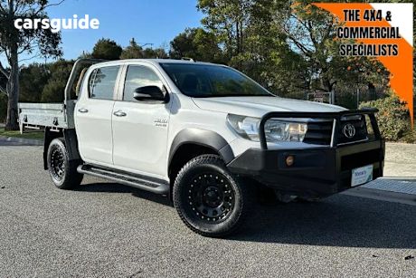White 2017 Toyota Hilux Ute Tray SR 4X4