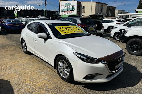 White 2017 Mazda Mazda3 Hatch TOURING F