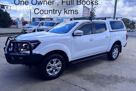 White 2021 Nissan Navara Ute Tray ST 4X4