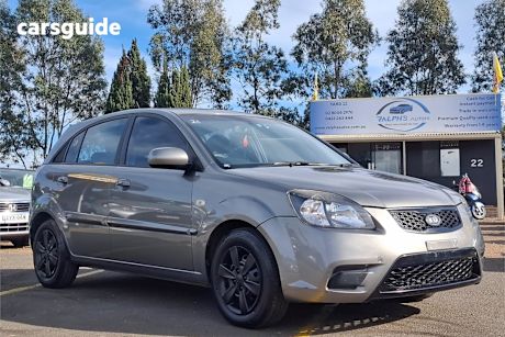 Grey 2011 Kia RIO Hatchback S