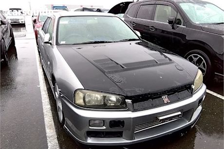 Silver 2000 Nissan Skyline Coupe
