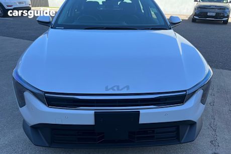 White 2025 Kia K4 Sedan SPORT+ F